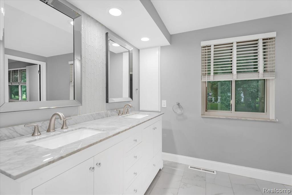 6016 Plantation Drive, Grand Blanc, MI 48439 — Photo 43