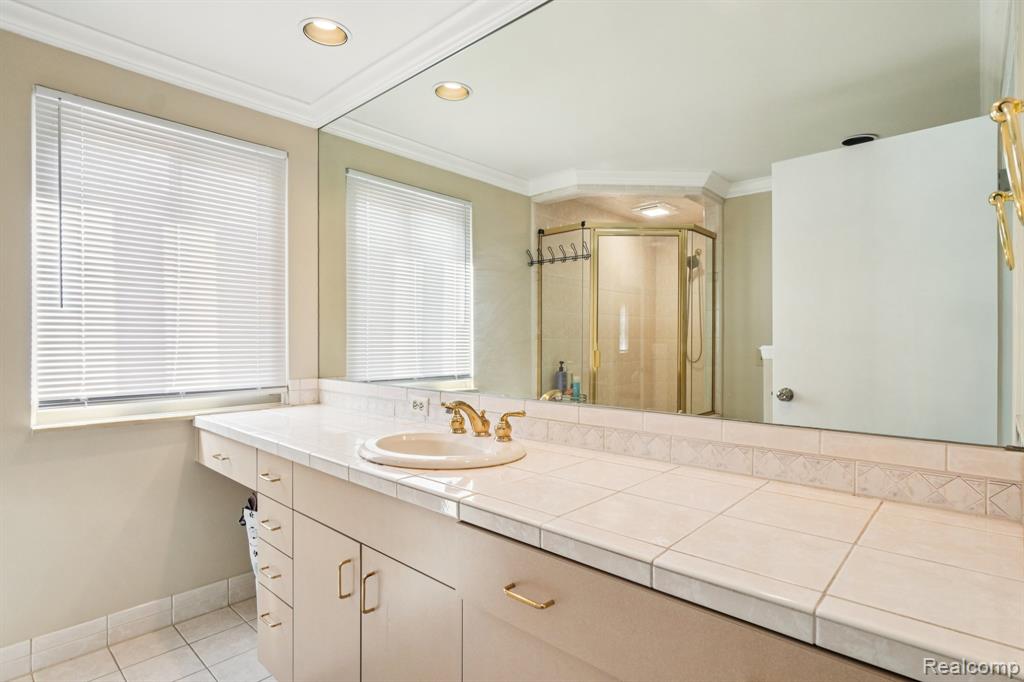 585 Timberline Drive, Rochester Hills, MI 48309 — Photo 21