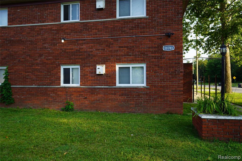 18741 Schoolcraft, Detroit, MI 48223 — Photo 3