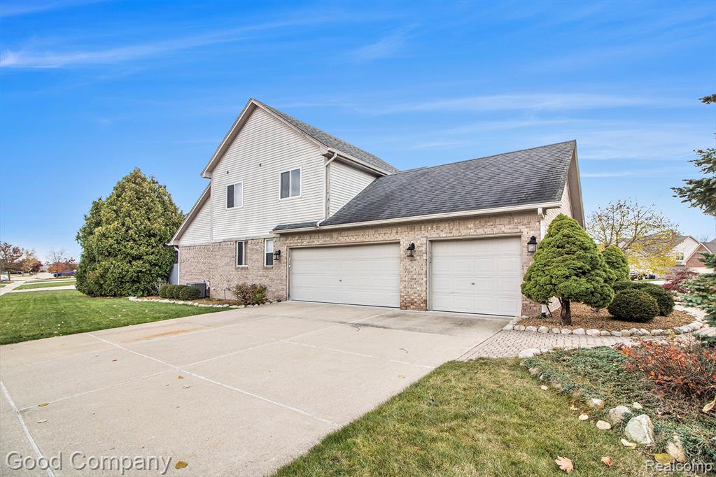 24163 Curt Drive, Brownstown, MI 48183 — Photo 3