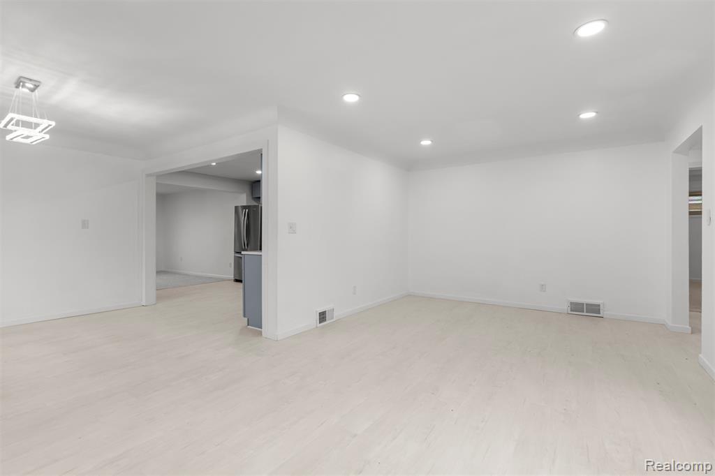 8895 Lenore Ave, Redford, MI 48239 — Photo 7