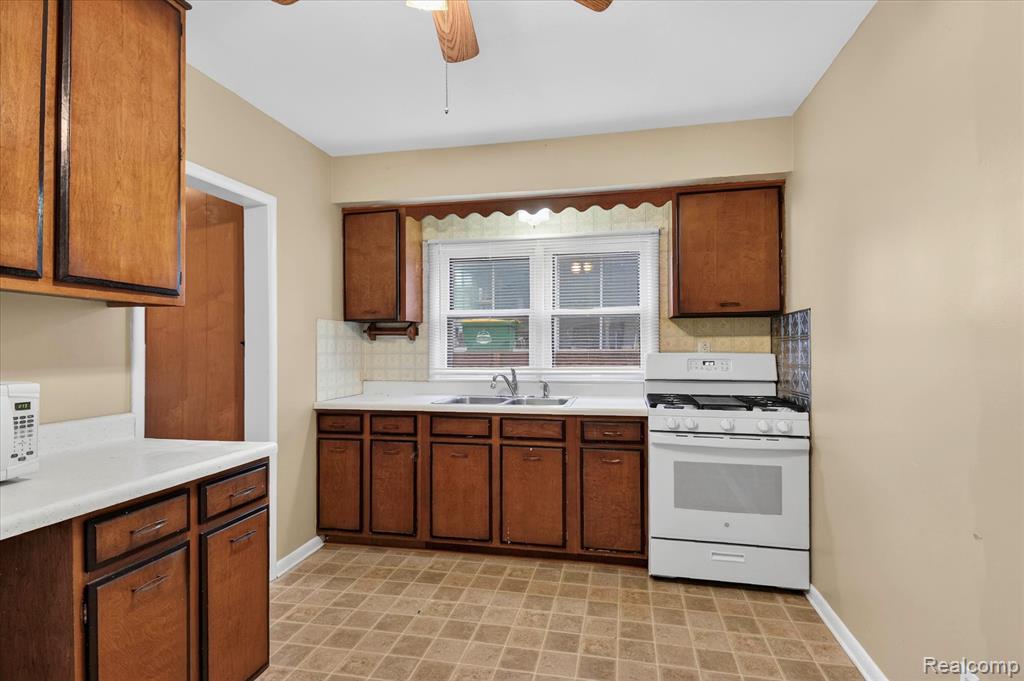 435 E Grand Boulevard, Ypsilanti, MI 48198 — Photo 16