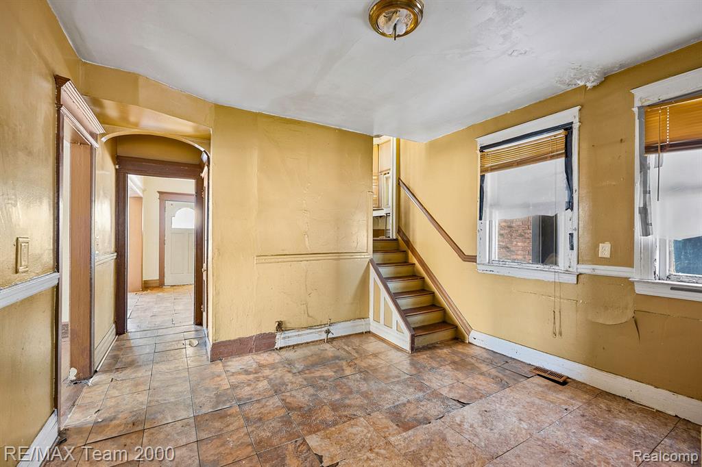 2187 HARDING Street, Detroit, MI 48214 — Photo 12
