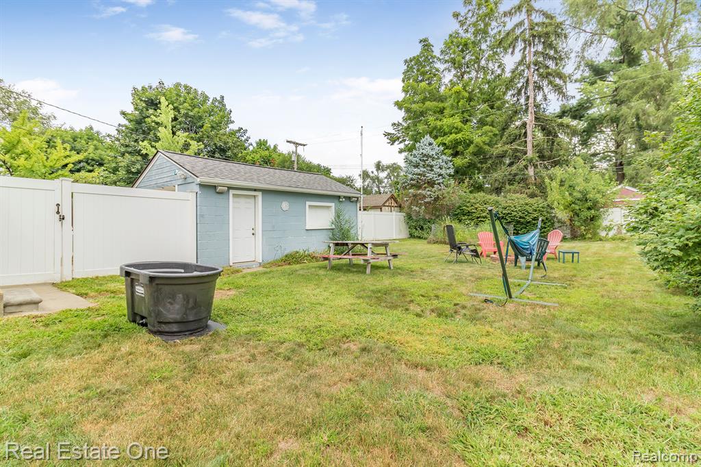 230 EMERSON Avenue, Ypsilanti, MI 48198 — Photo 14