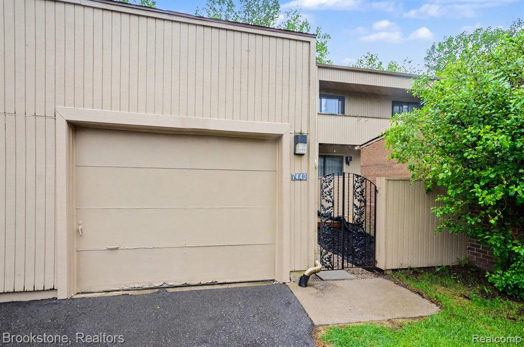 7440 Azalea Court, West Bloomfield, MI — Photo 2