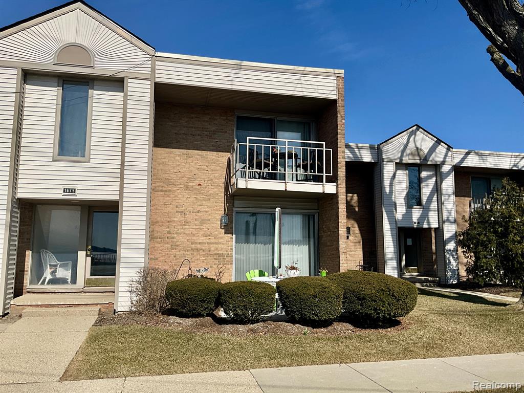 1675 CASS LAKE Road, D, Keego Harbor, MI 48320 — Photo 2