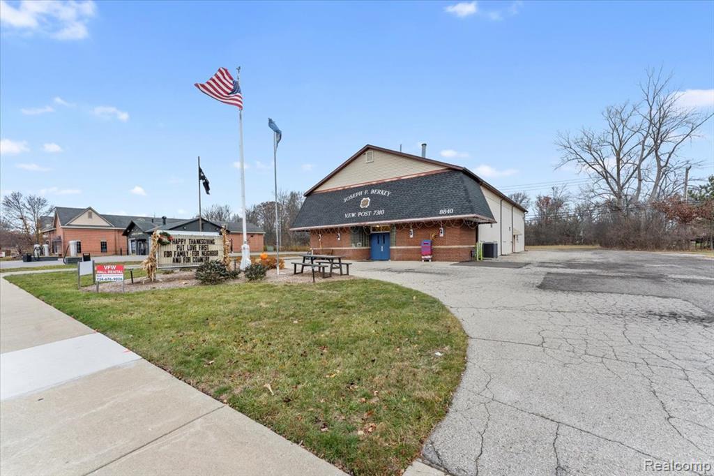8840 Macomb Street, Grosse Ile, MI 48138