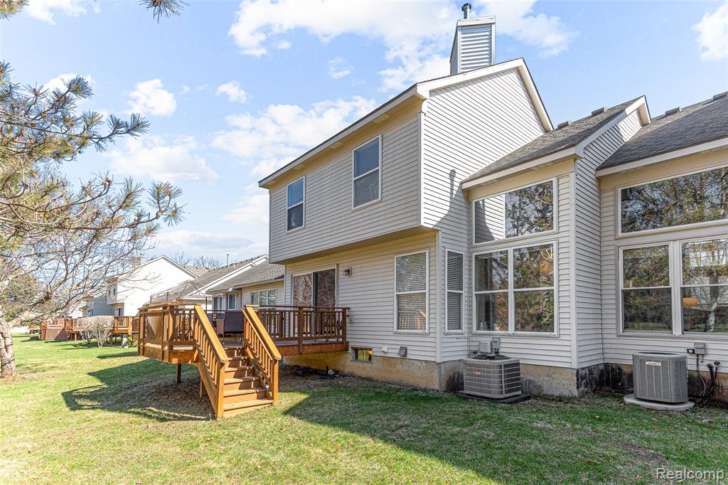 1033 Calpernia, Wixom, MI — Photo 45