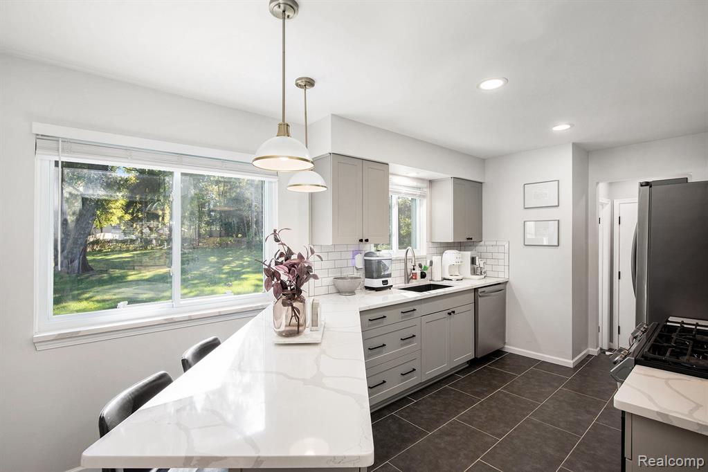 42071 Lindsay Drive, Plymouth, MI 48170 — Photo 10