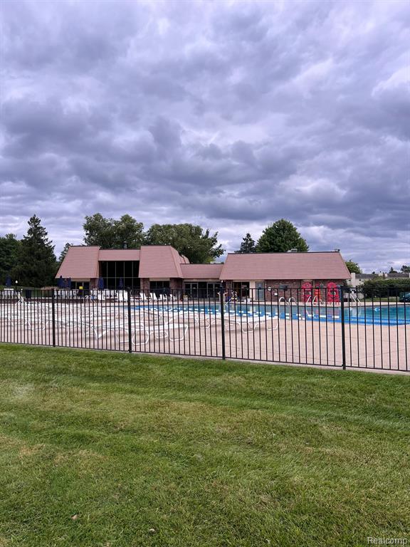 1815 BRENTWOOD Drive, Troy, MI 48098 — Photo 44