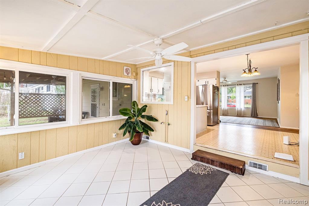 9119 CHESTERFIELD Drive, Swartz Creek, MI 48473 — Photo 11