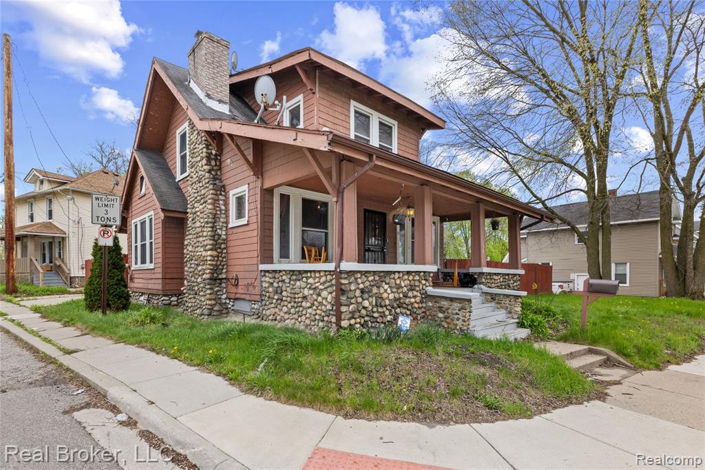 352 N Perry Street, Pontiac, MI 48342 — front exterior