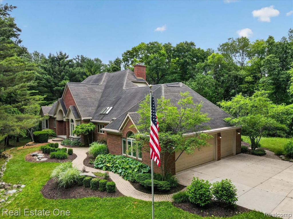 425 Courtney Road, Leonard, MI 48367 — Photo 2