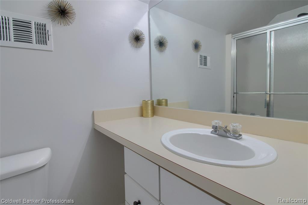 4281 Hunters Circle W, Canton, MI 48188 — Photo 19