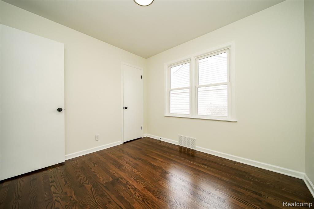 6855 KINGSBURY Street, Dearborn Heights, MI 48127 — Photo 29