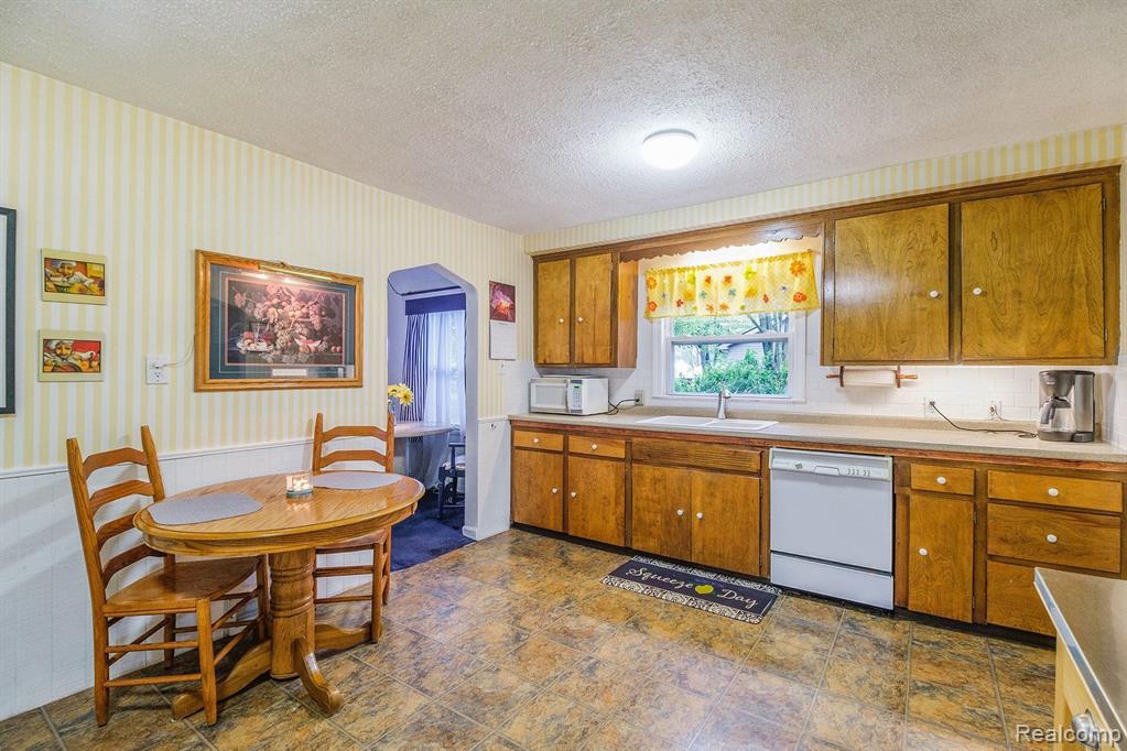 48525 ORIOLE Street, Shelby Twp, MI 48317 — Photo 9