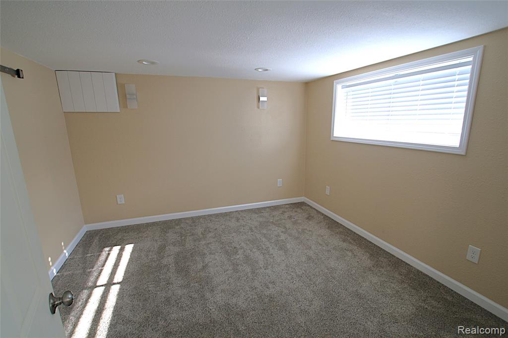 102 S Division Street, Durand, MI 48429 — Photo 27