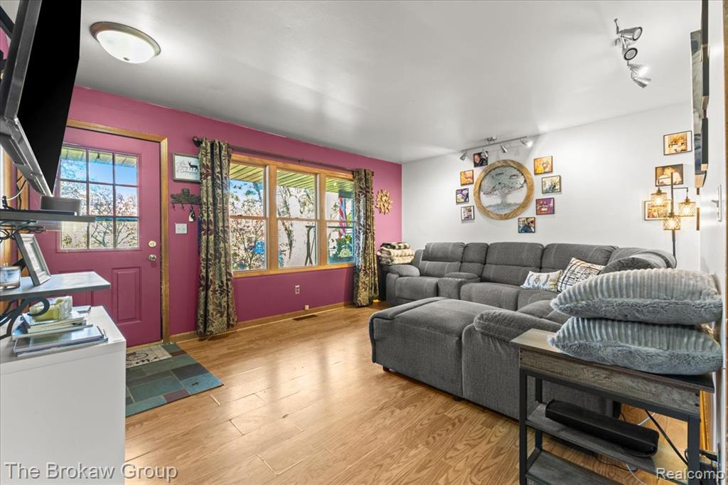 10490 Green Road, Goodrich Vlg, MI — Photo 12