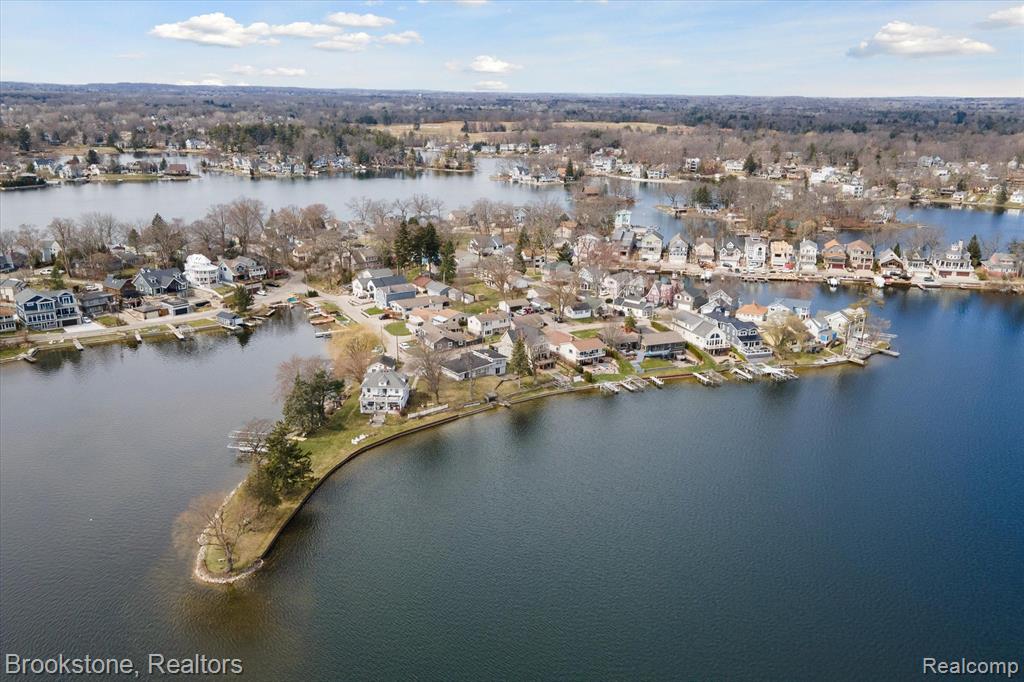 633 DETROIT Avenue, Lake Orion, MI 48362 — Photo 95