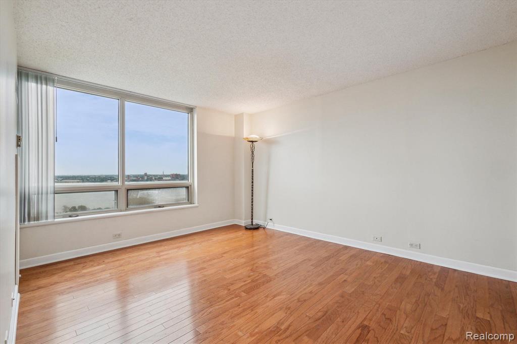 3320 SPINNAKER Lane, 74-14C, Detroit, MI 48207 — Photo 25