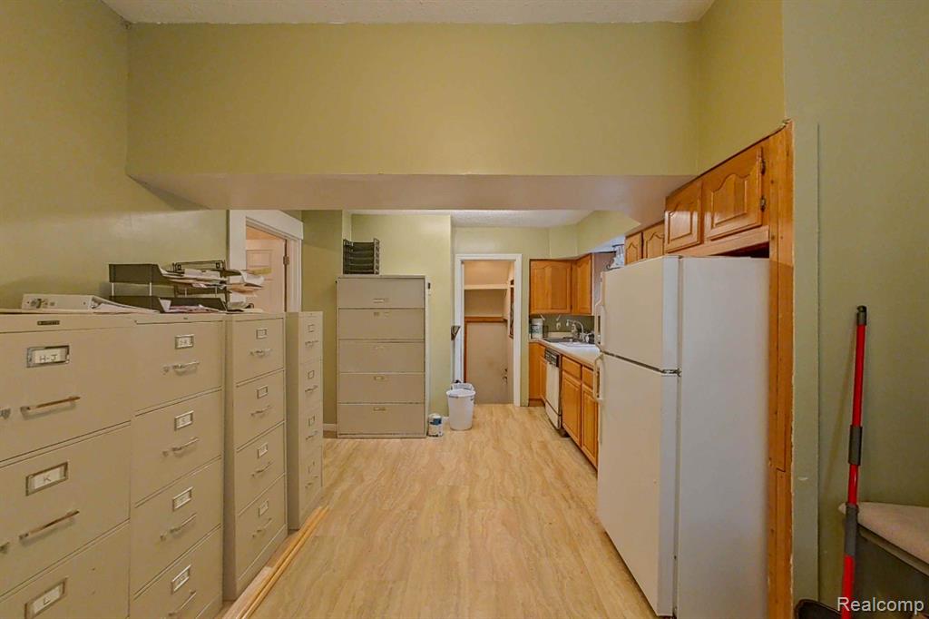 515 E GRAND RIVER Avenue, Howell, MI 48843 — Photo 39