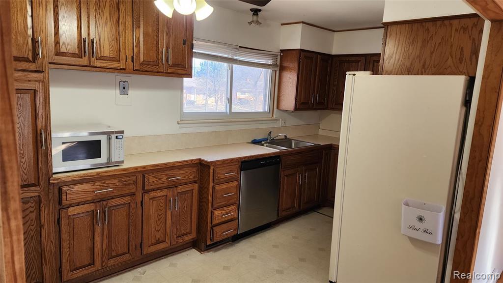 28621 Milton Avenue, Warren, MI 48092 — Photo 7