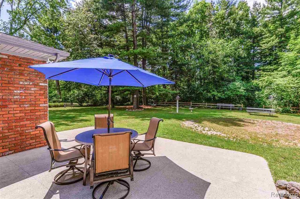 404 RIVER BEND Drive, Flushing, MI 48433 — Photo 6
