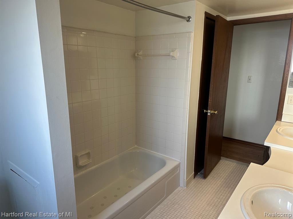 4429 ROSE MARY Drive, Sterling Heights, MI 48310 — Photo 45