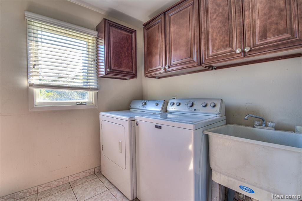 6460 Charles Drive, West Bloomfield, MI — Photo 24