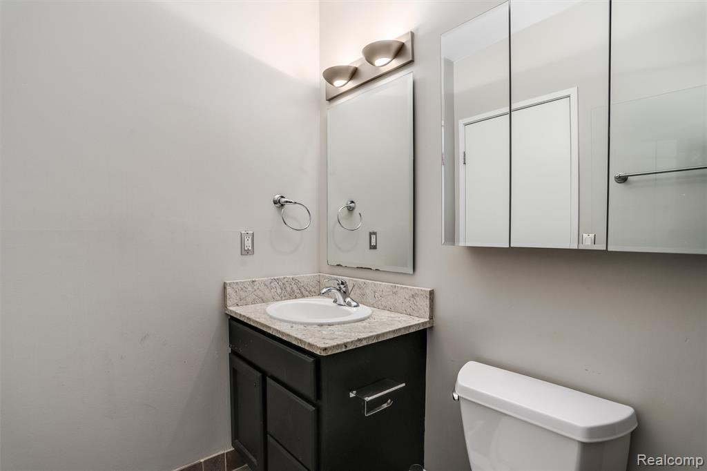 6533 E. JEFFERSON Avenue, Detroit, MI 48207 — Photo 32