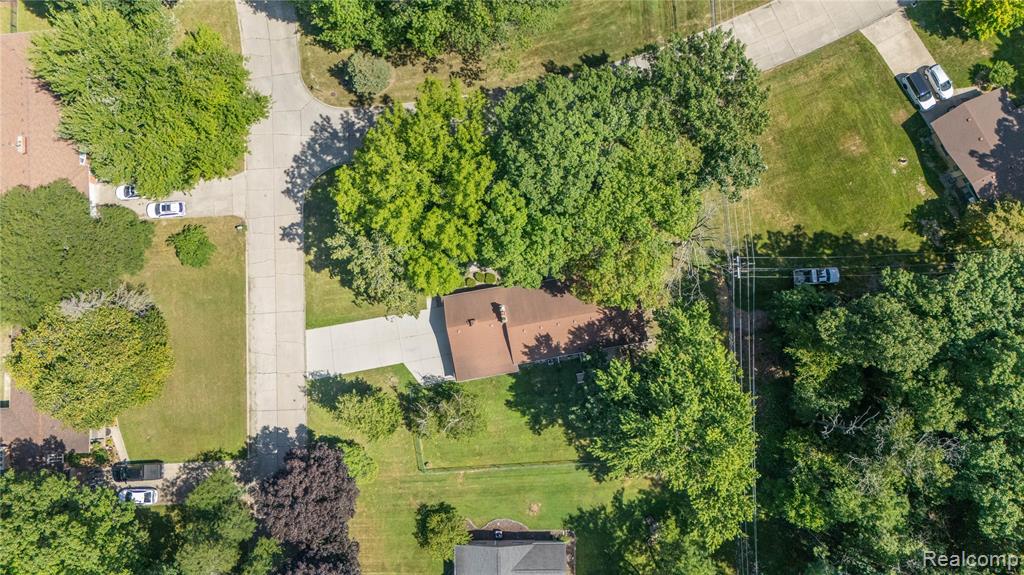 8293 Woodcrest Drive, Grosse Ile, MI 48138 — Photo 35