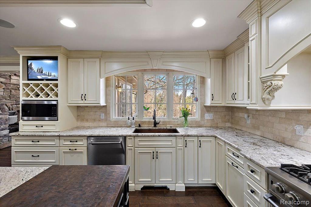 628 BENNINGTON Drive, Bloomfield Hills, MI 48304 — Photo 5