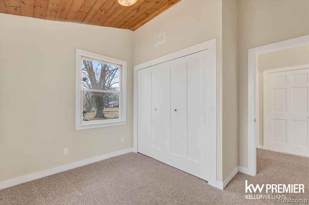 5658 Crescent Road, Waterford, MI 48327 — Photo 24