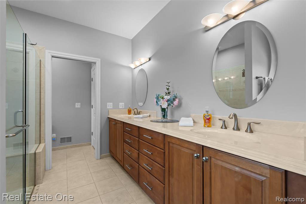 9032 Palmers Way Drive, Fenton, MI 48430 — Photo 23