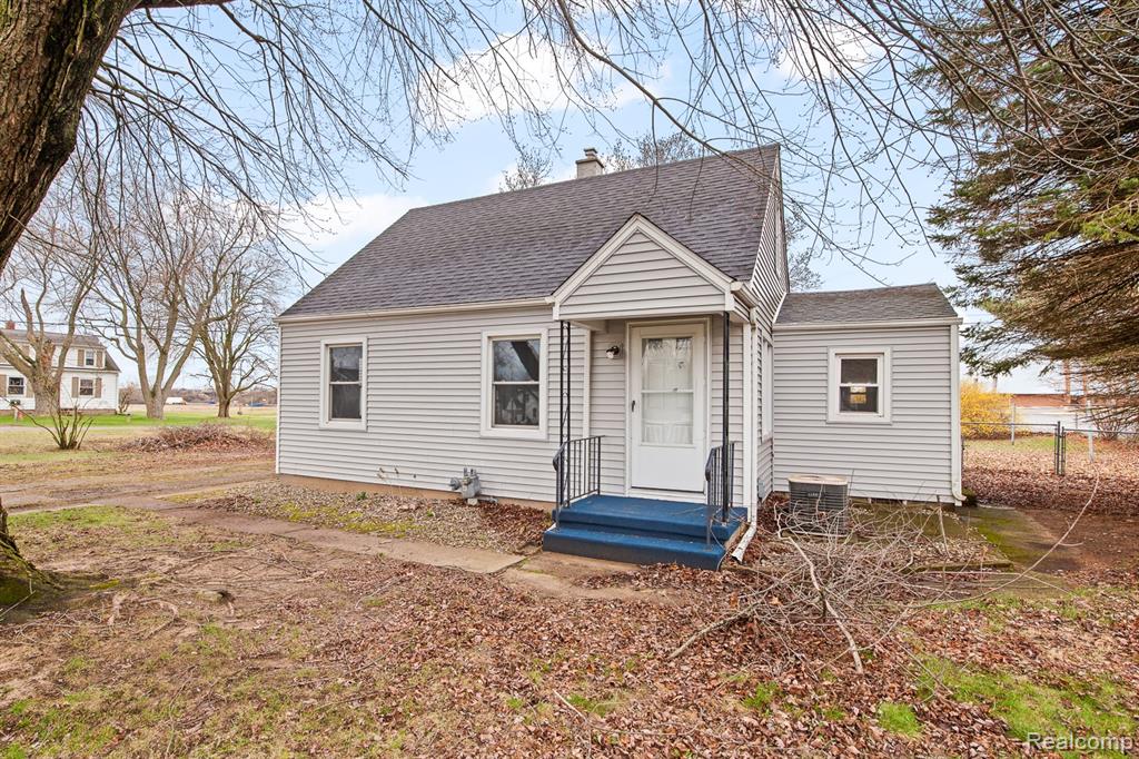 2048 Richards Street, Adrian, MI 49221 — Photo 2