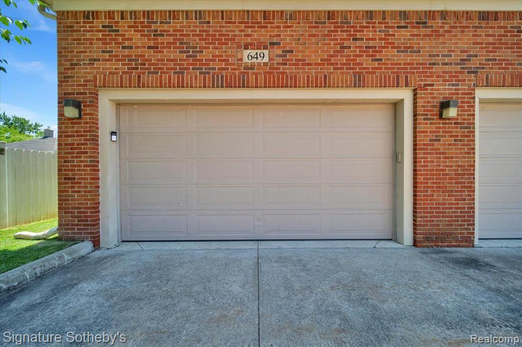 649 VINEWOOD Street, Wyandotte, MI 48192 — Photo 22