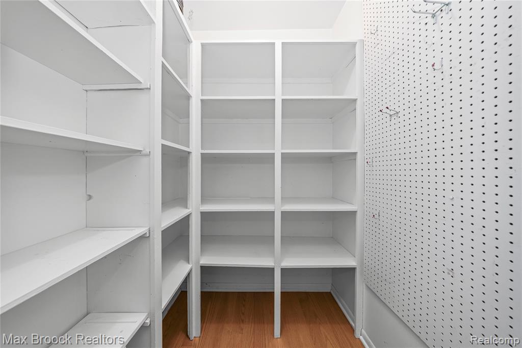 35550 Pleasant Valley Road, Farmington Hills, MI, 48331