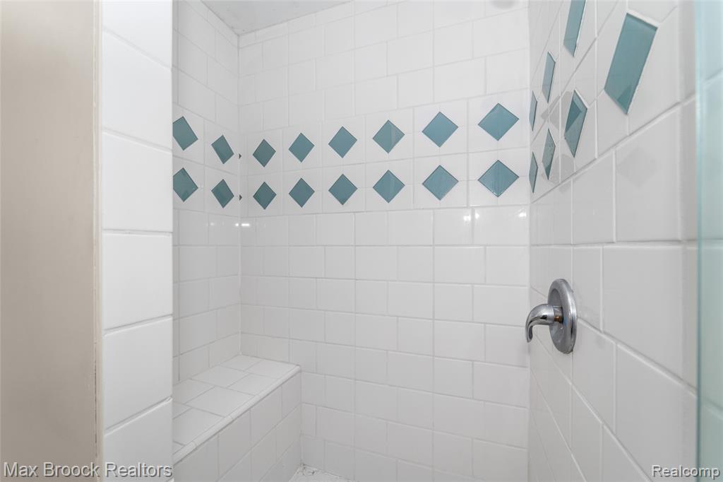 7118 Cathedral Drive, Bloomfield Hills, MI 48301 — Photo 34