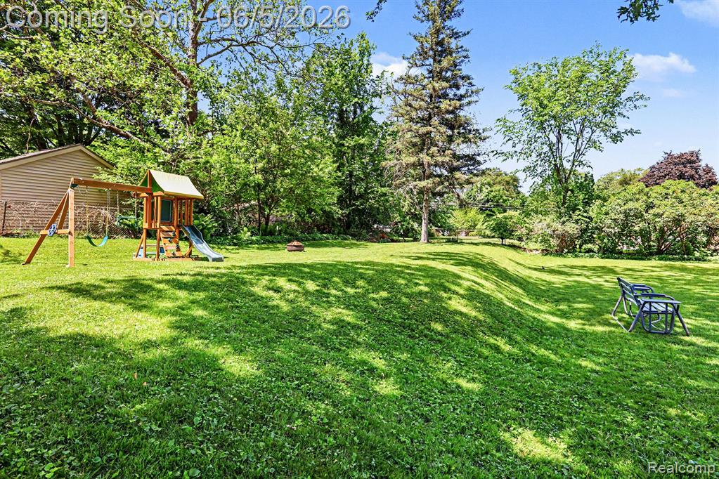 5603 Hallendale Road, Haslett, MI 48840 — Photo 23