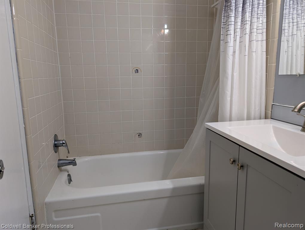 31831 GRAND RIVER Avenue, 98, Farmington, MI 48336 — Photo 23