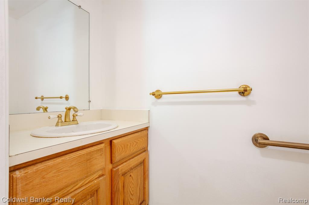 5310 HERTFORD Drive, Troy, MI 48085 — Photo 14