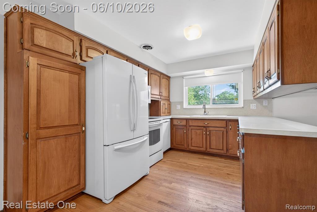 9421 Pine Street, Taylor, MI 48180 — Photo 10