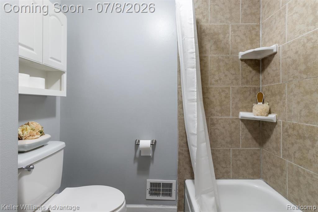 8948 Shawn Drive, Sterling Heights, MI 48312 — Photo 29