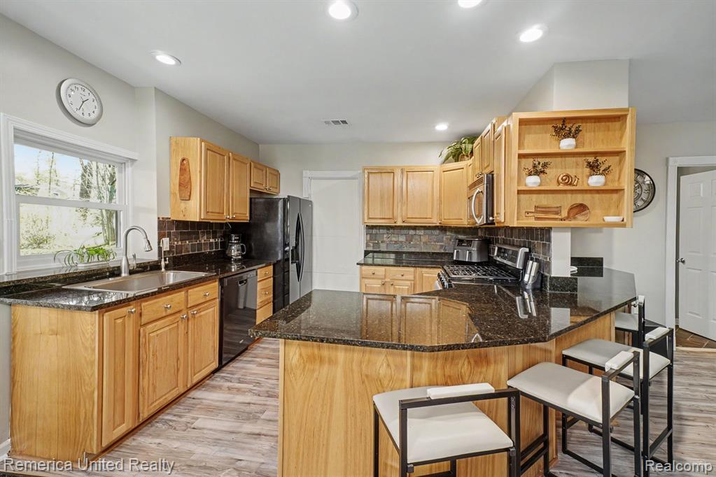 1736 Shoreline Drive, Hartland, MI 48353 — Photo 8