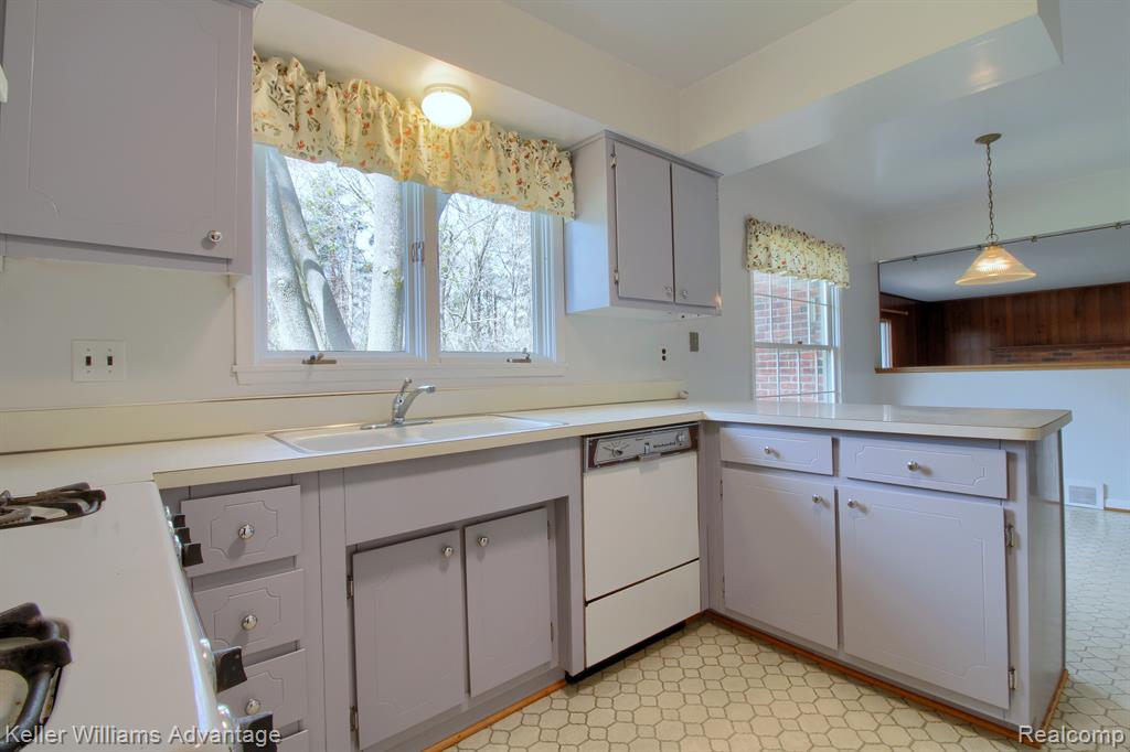 46895 BETTYHILL, Plymouth, MI 48170 — Photo 17