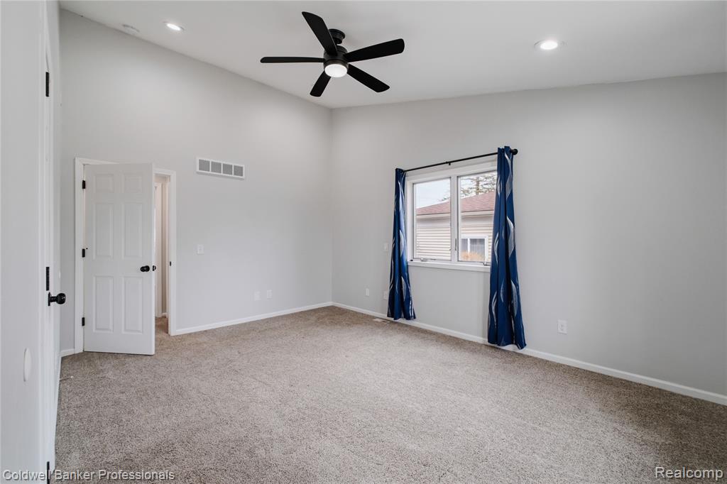 4015 Green Lake Road, West Bloomfield, MI 48324 — Photo 25