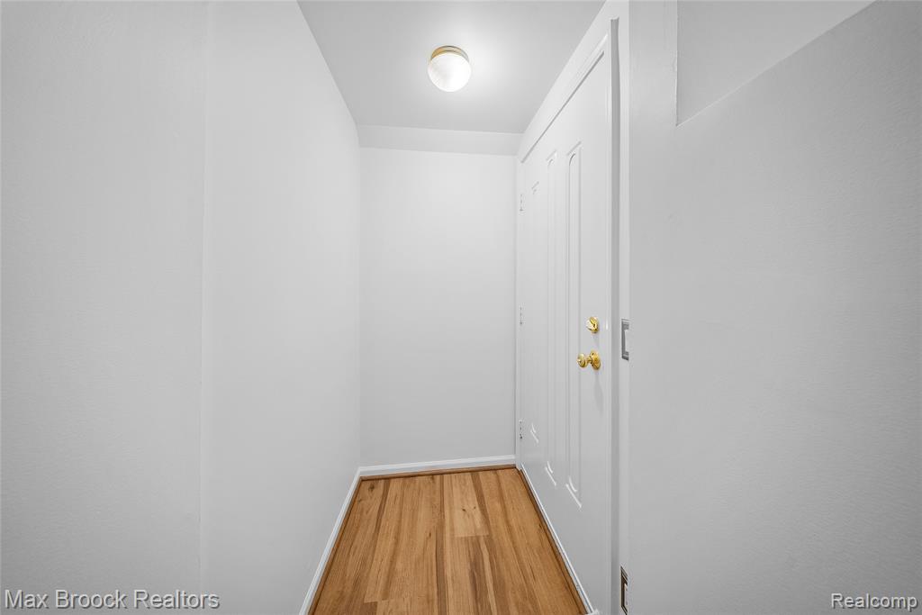 718 Claire Pointe Drive, 17, Saint Clair Shores, MI 48081 — Photo 17