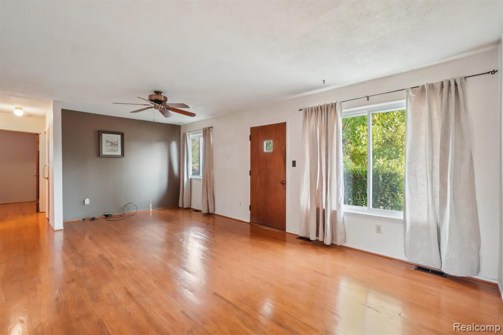 683 Clara Avenue, Pontiac, MI 48340 — Photo 2