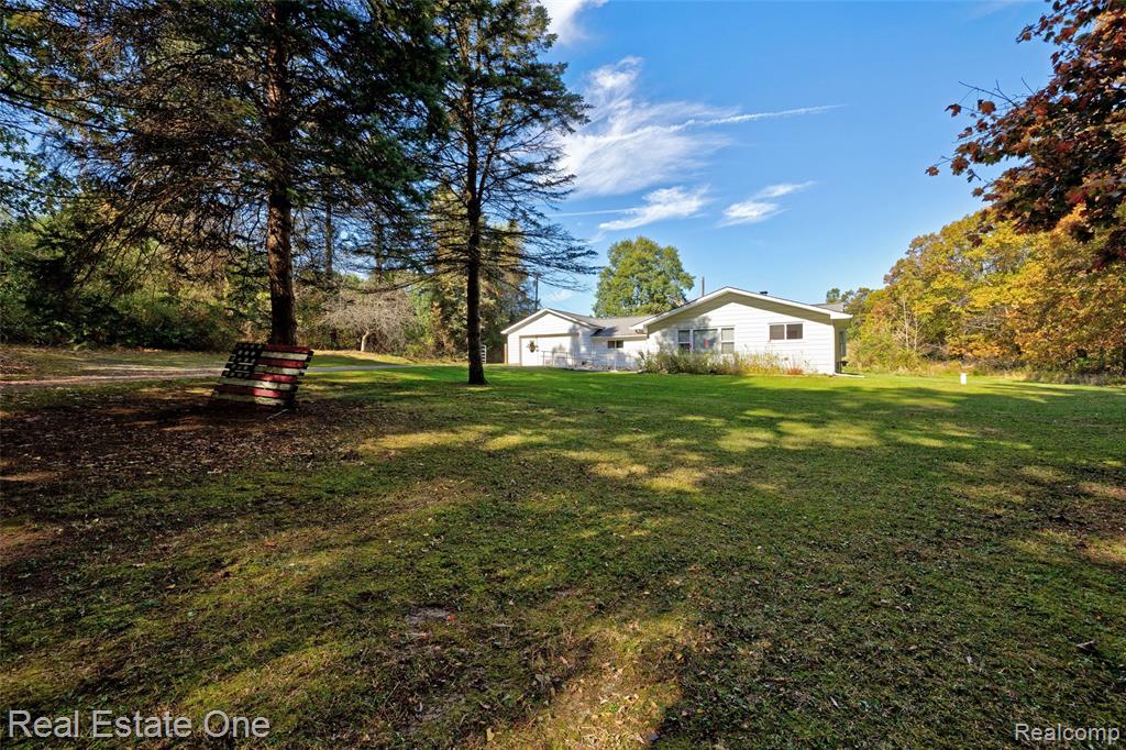 9150 Rattalee Lake Road, Clarkston, MI 48348 — Photo 34