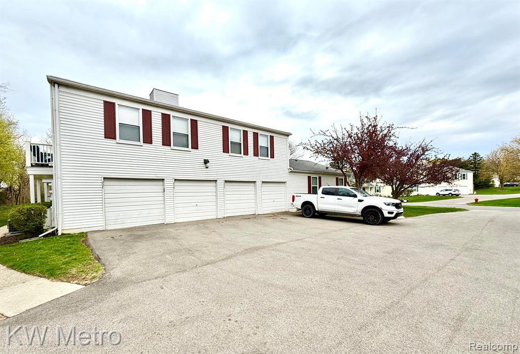 223 NEPTUNE Drive, Walled Lake, MI 48390 — Photo 26